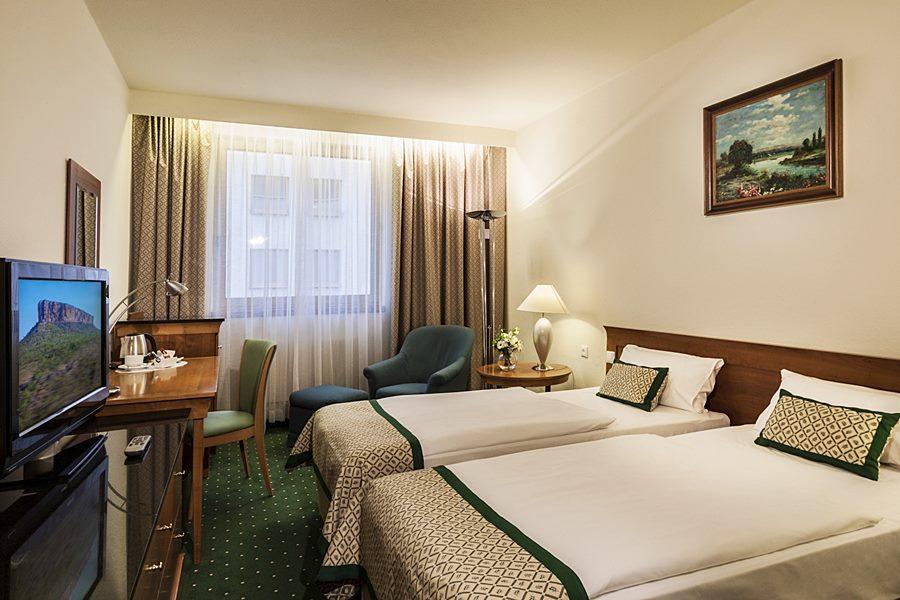 Danubius Hotel Hungaria City Center Budapest Exterior photo