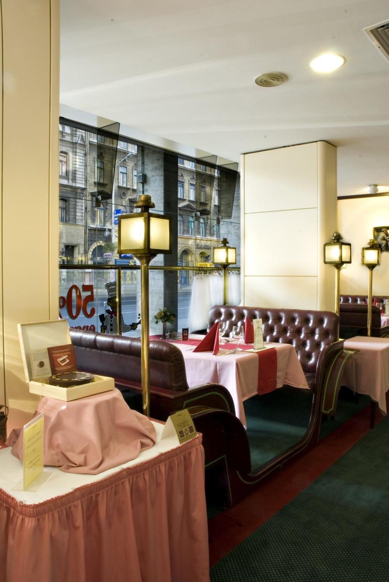 Danubius Hotel Hungaria City Center Budapest Restaurant photo