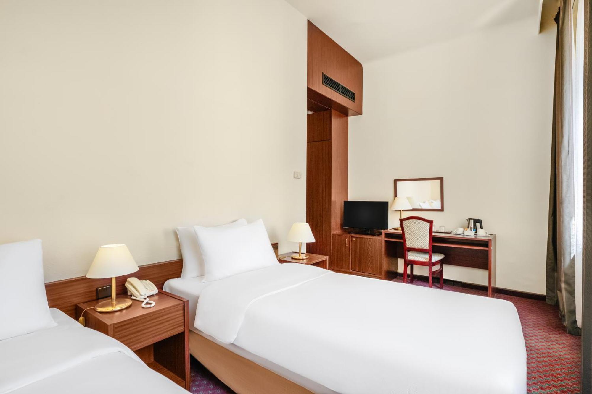 Danubius Hotel Hungaria City Center Budapest Room photo
